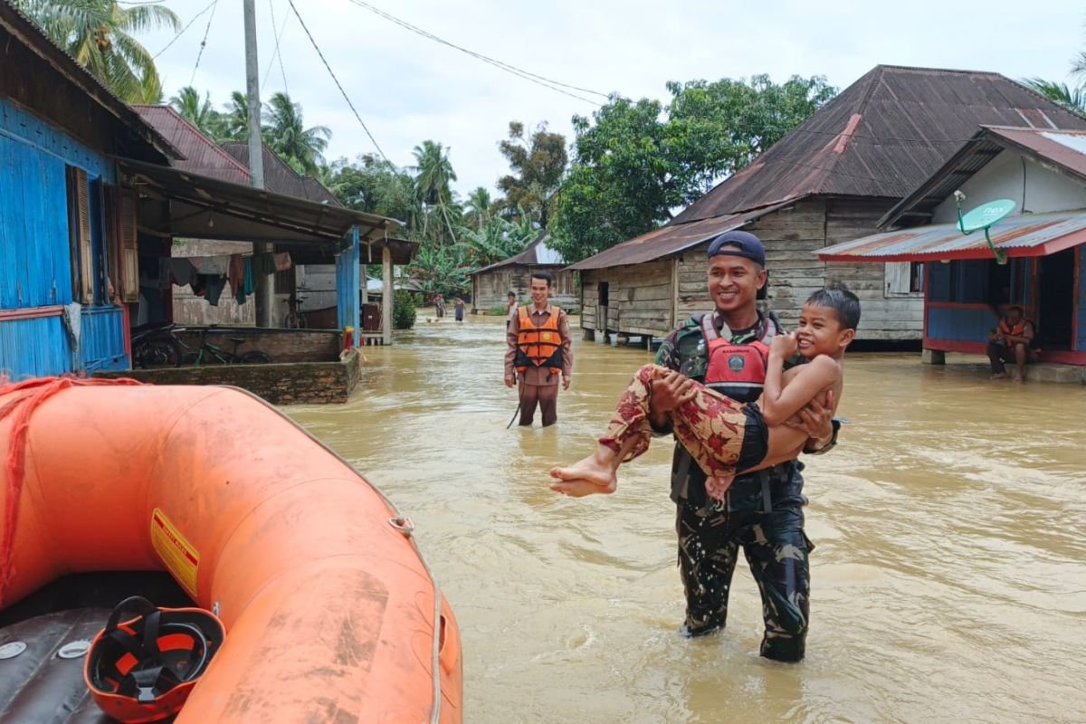 10 Kecamatan di Pasaman Barat Terendam Banjir dan Terdampak Longsor: Kerugian Capai Ratusan Juta