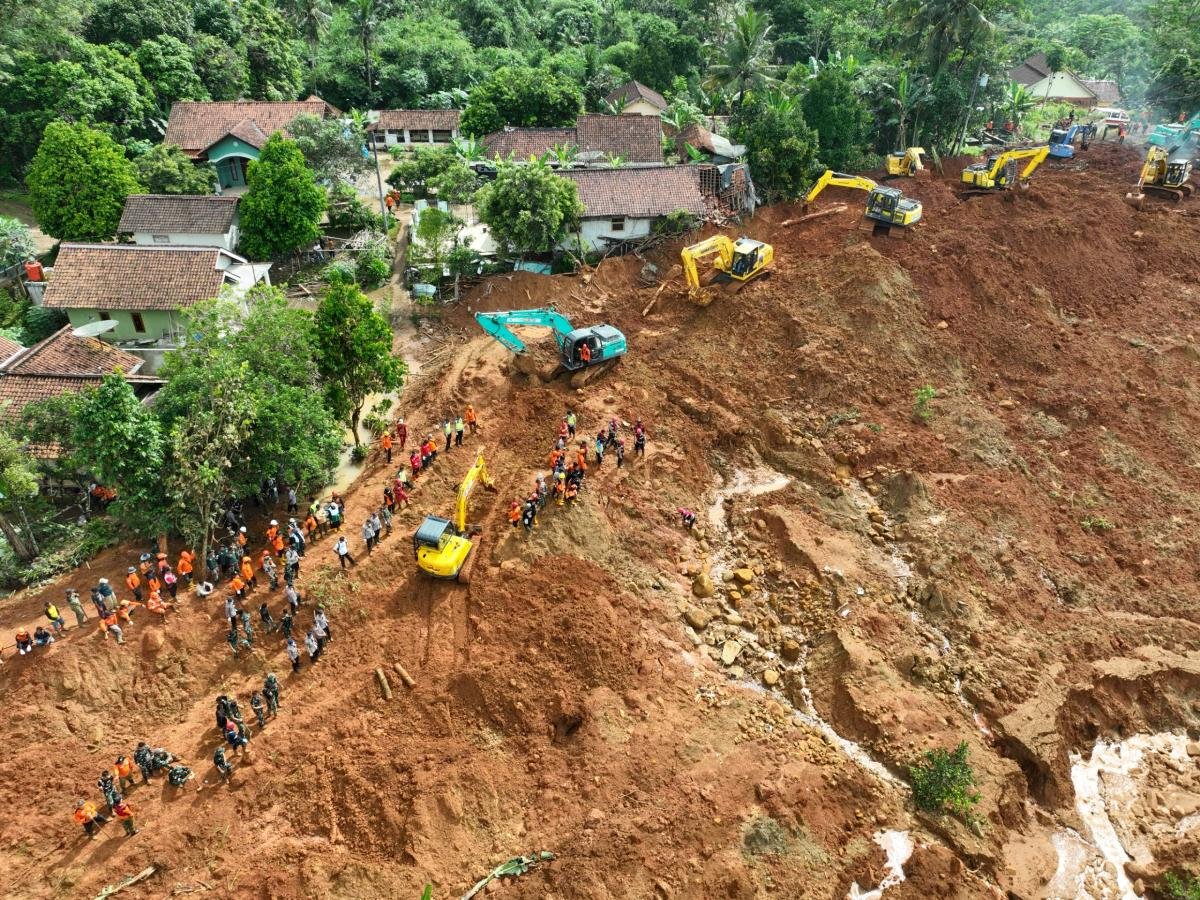 Bencana Longsor Banjarnegara: Dua Korban Tewas dan 25 Warga Masih Hilang
