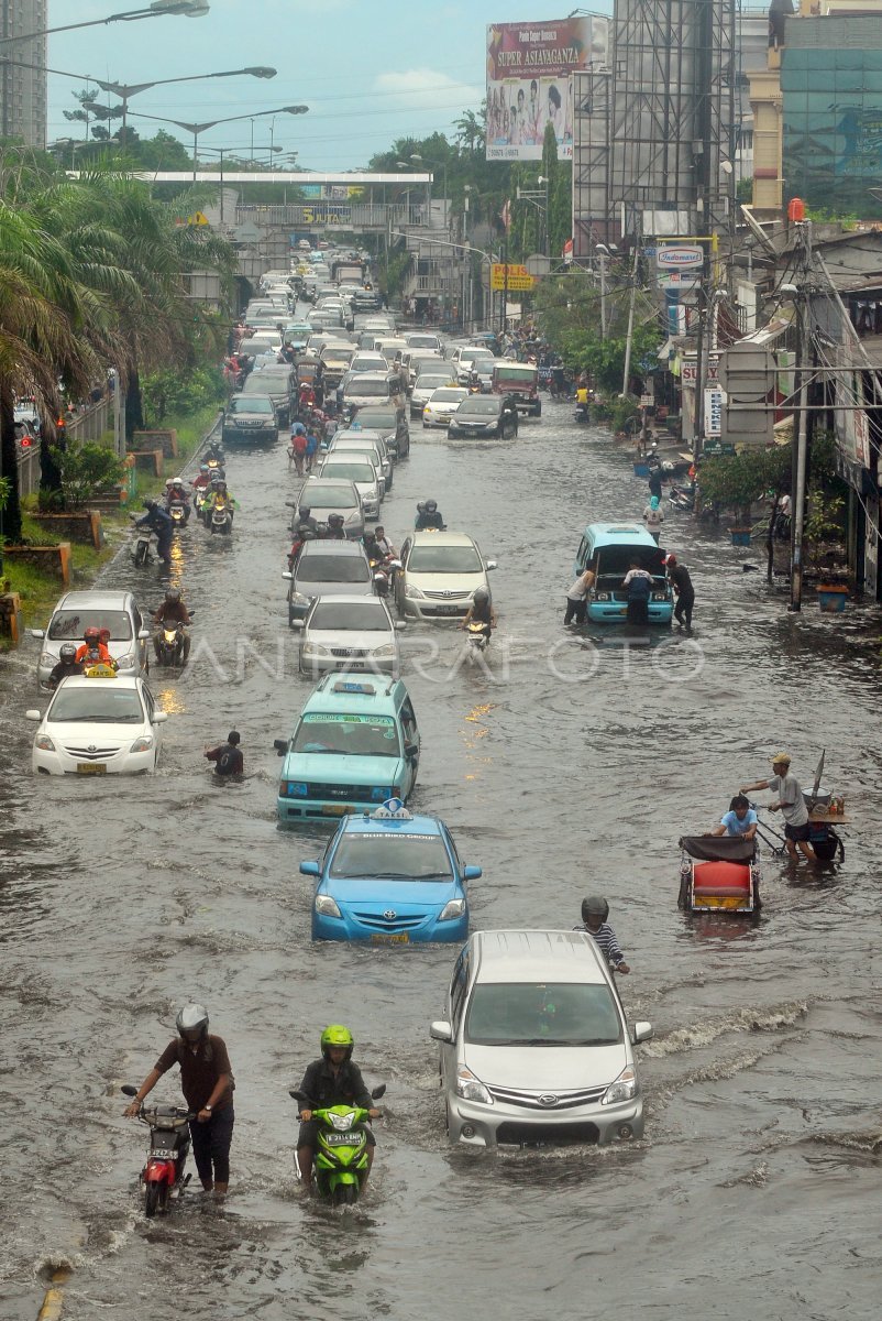 Update Banjir Jakarta: 28 RT Tergenang, Tinggi Genangan Hingga 85 cm