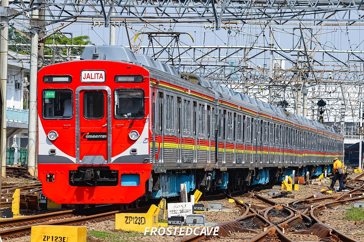 Purna Tugas KRL Seri 8500 Jalita: Ribuan Pecinta Kereta Saksikan “Last Run”