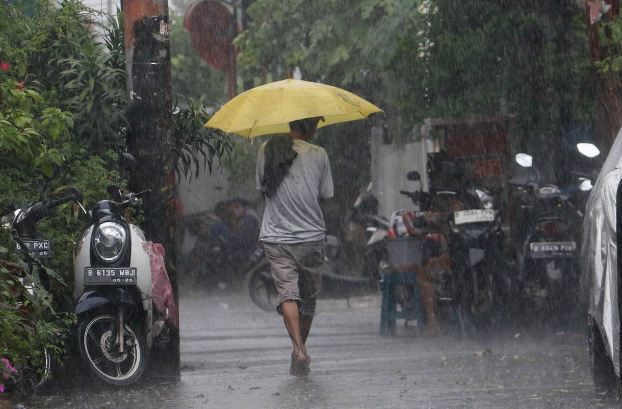 Waspada Hujan dan Petir, BMKG Catat Bibit Siklon di Samudera Hindia