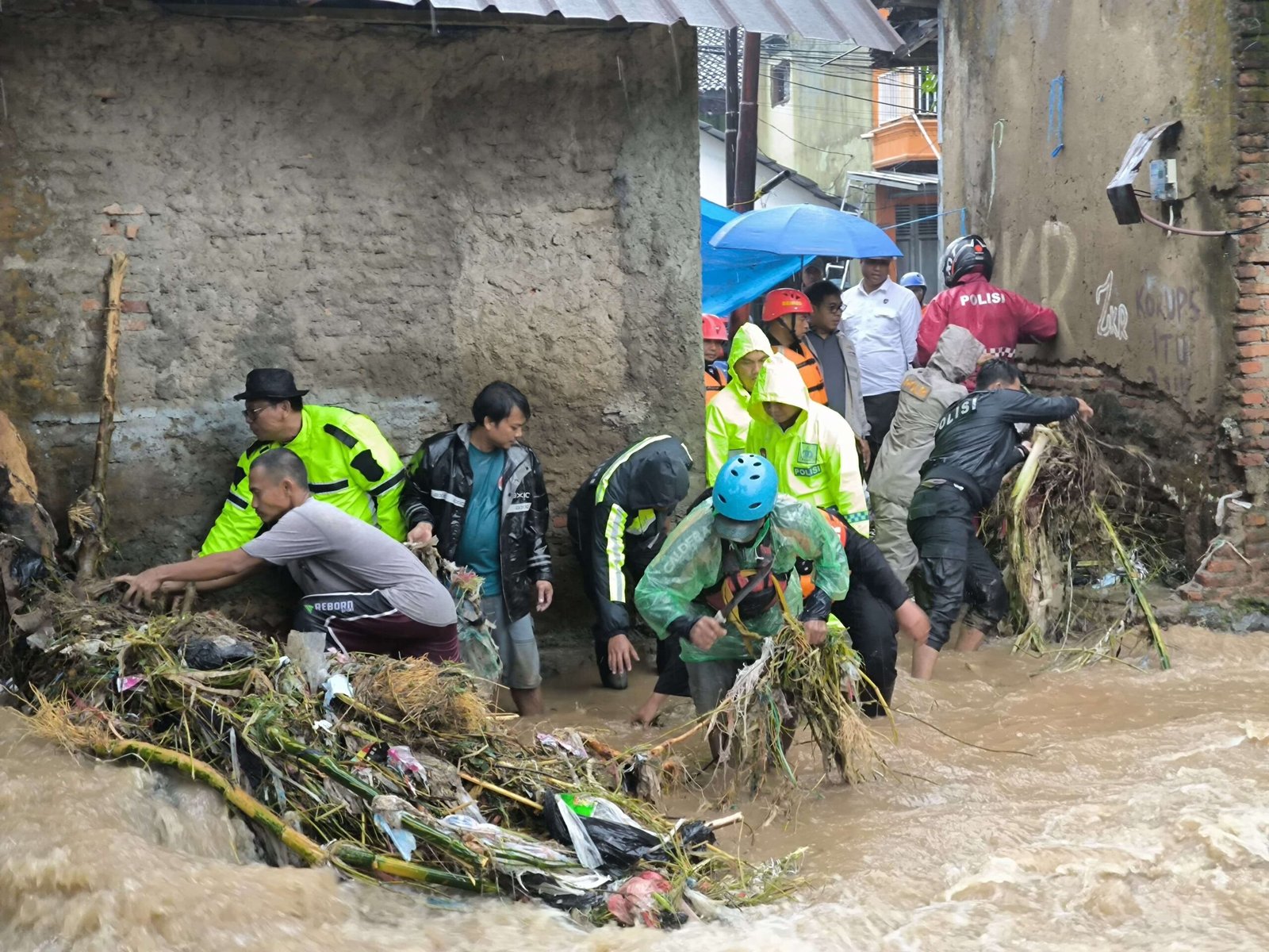 Banjir Bandang Sukabumi: Evakuasi Warga Terisolir dan Bantuan Tanggap Darurat