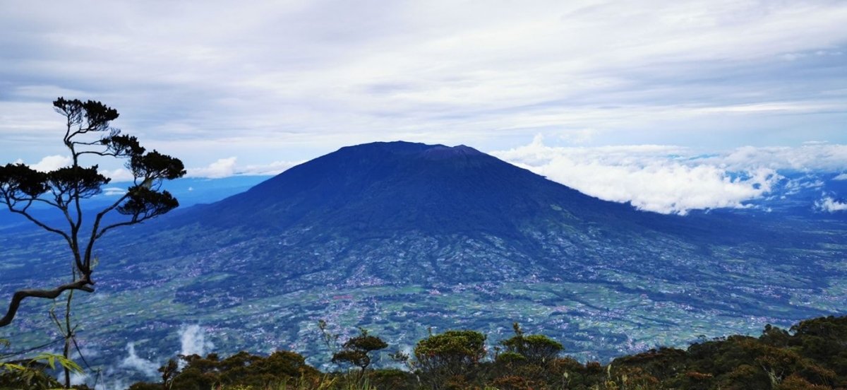 Gunung Talang Naik Status Waspada, Pendakian Tiga Gunung di Sumbar Ditutup
