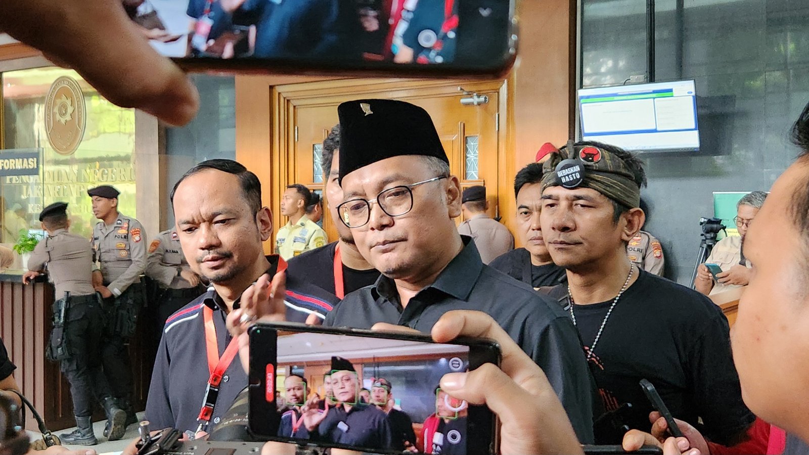 Guntur Romli: PDIP Tetap Di Luar Pemerintahan Meski Golkar Usulkan Koalisi Permanen