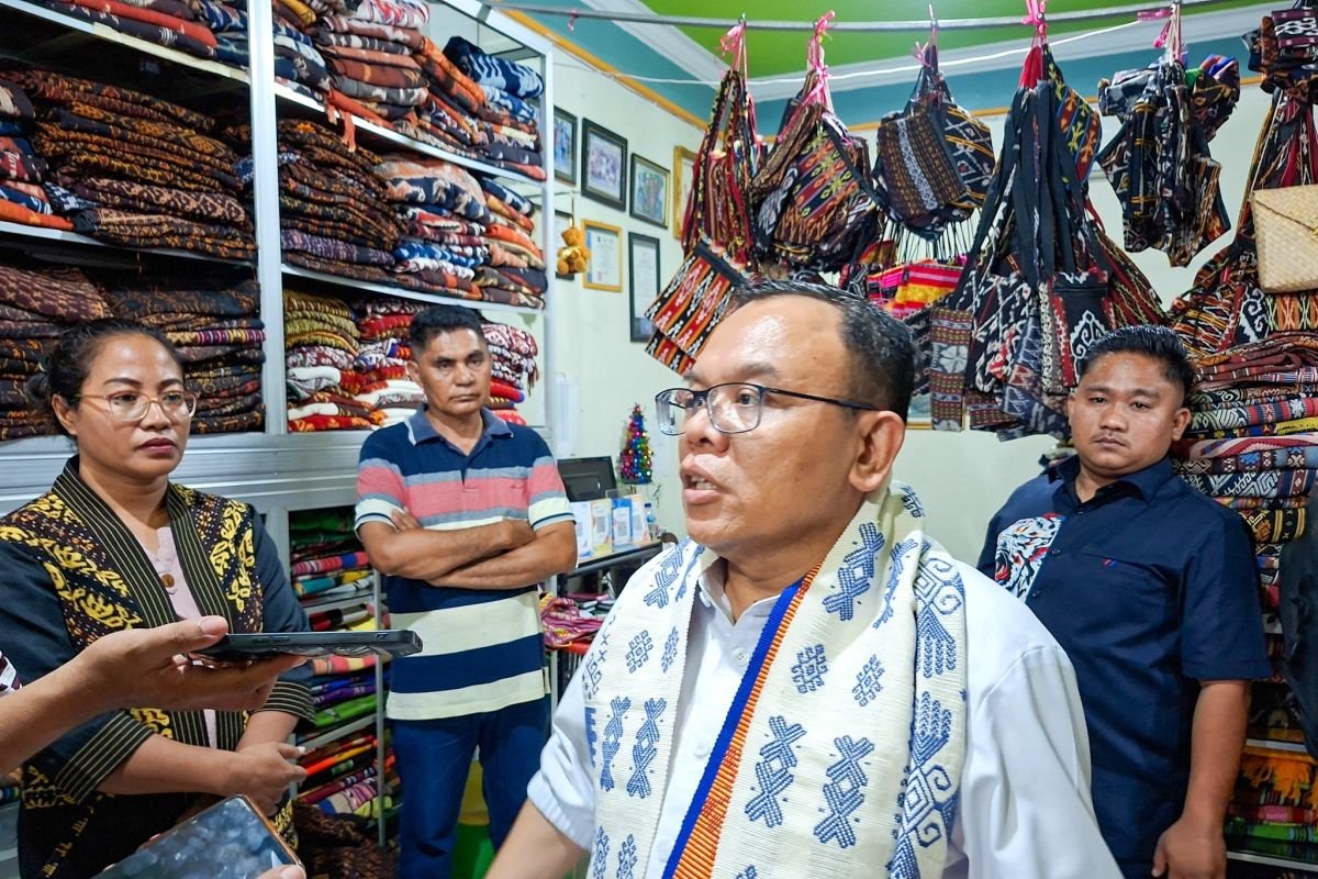 UMKM Tenun Ikat NTT: Strategi Peningkatan Penjualan dan Dukungan Pemerintah