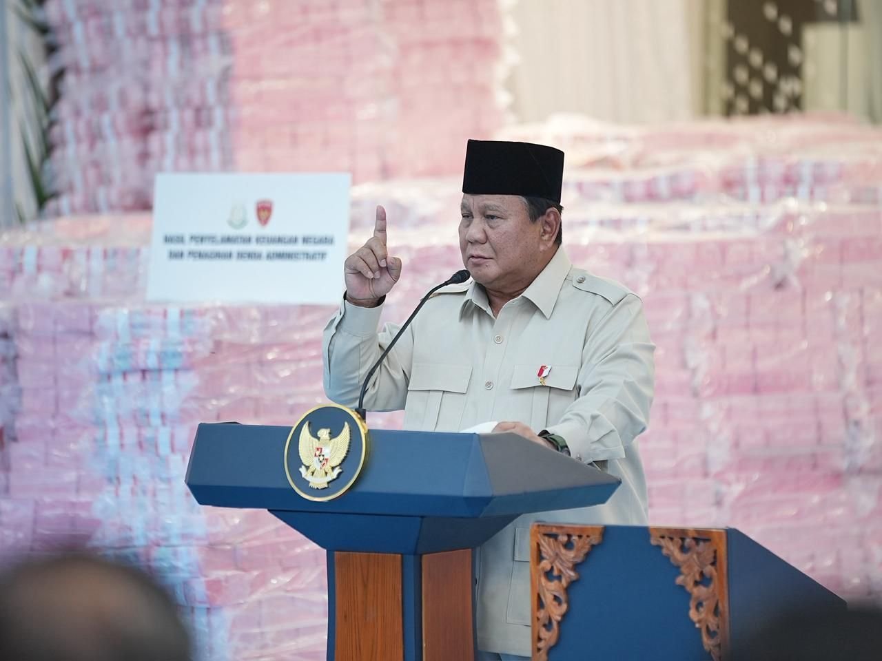 Presiden Prabowo Saksikan Penyerahan Rp6,6 Triliun untuk Sekolah dan Rumah Korban Bencana