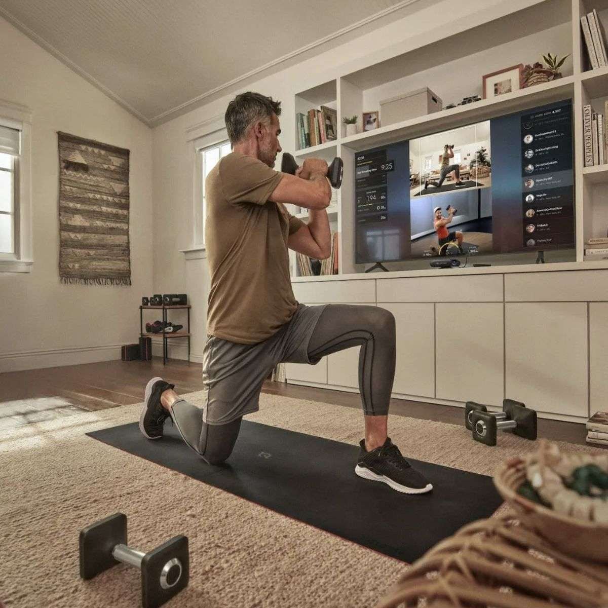 Tips Olahraga di Rumah Selama Libur Nataru, Tetap Bugar Tanpa Kehilangan Momen Bersama Keluarga