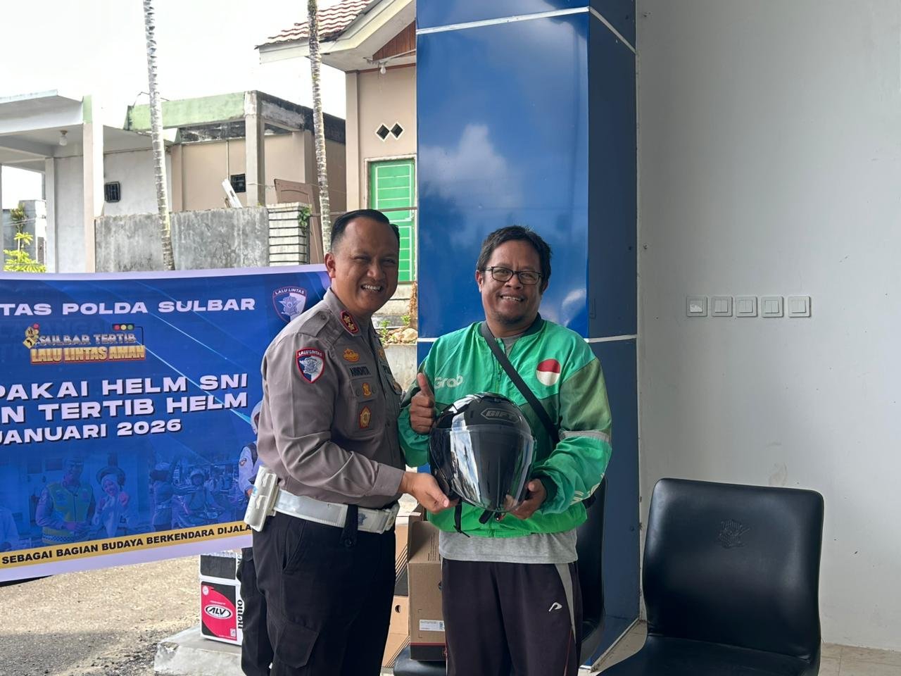 Dukung Keselamatan Berkendara, Ditlantas Polda Sulbar dan Jasa Raharja Mamuju Gelar Safety Riding Bersama Ojol