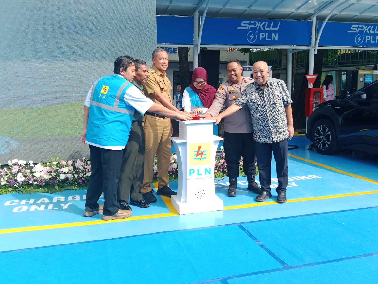 Dukung Transportasi Ramah Lingkungan, Pemkot Bekasi Resmikan SPKLU Center