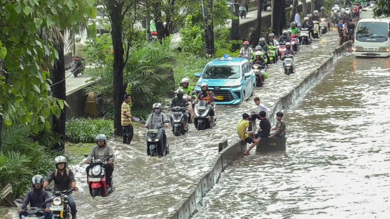 Daftar Titik Banjir Jakarta Hari Ini, 39 RT dan 3 Ruas Jalan Terendam