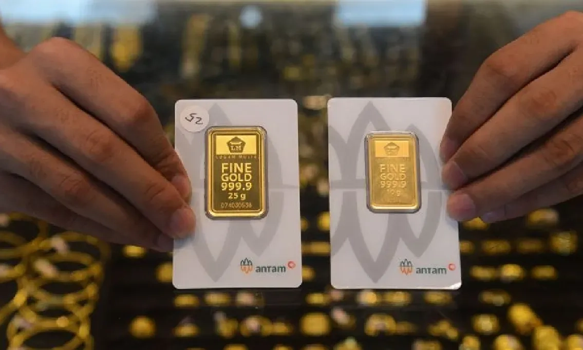 Harga Emas Antam Turun Rp6.000 per Gram, Buyback Ikut Melemah