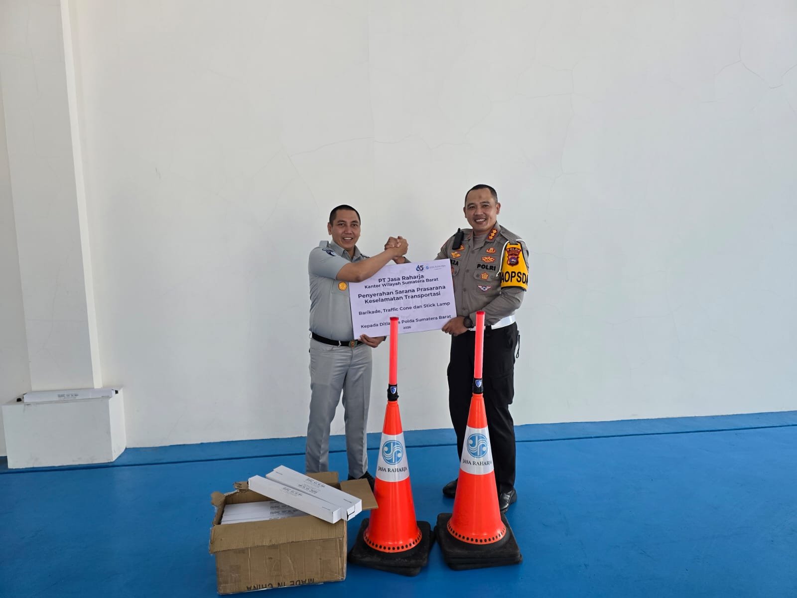 Dari Simbol ke Aksi Nyata, Jasa Raharja Sumbar Serahkan Sarana Keselamatan Transportasi kepada Ditlantas Polda Sumbar
