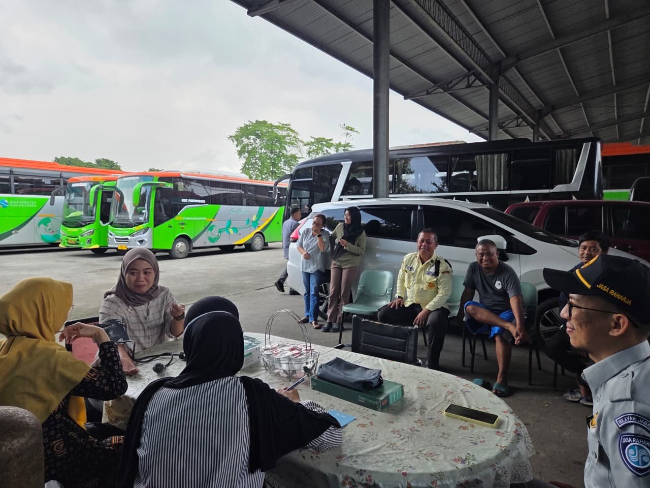 Upaya Preventif Kecelakaan, Jasa Raharja Karawang Selenggarakan Pemeriksaan Kesehatan Bagi Pengemudi Di PO Warga Baru