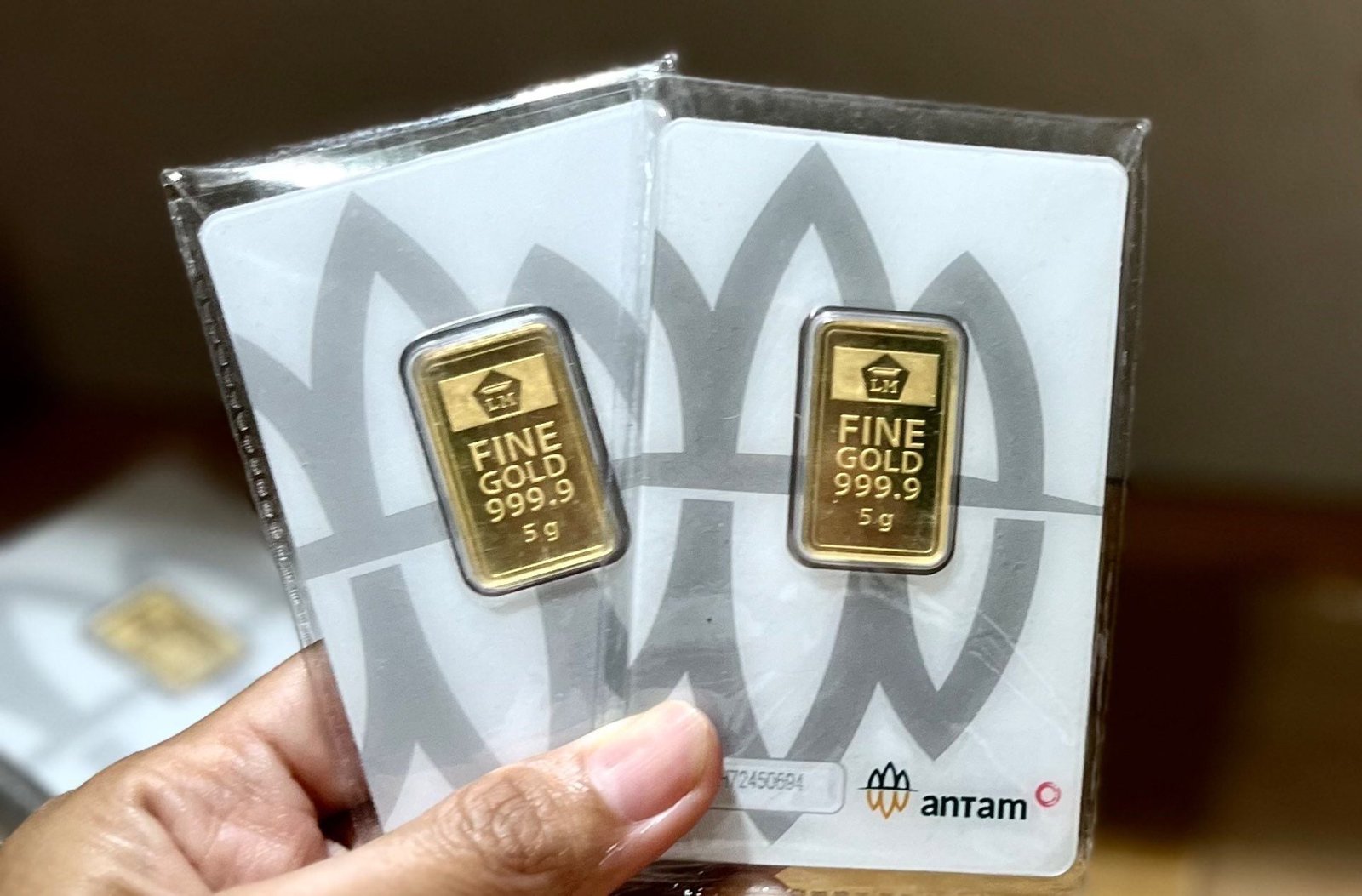 Emas Antam Melemah Hari Ini, Buyback Turun ke Rp2,72 Juta per Gram