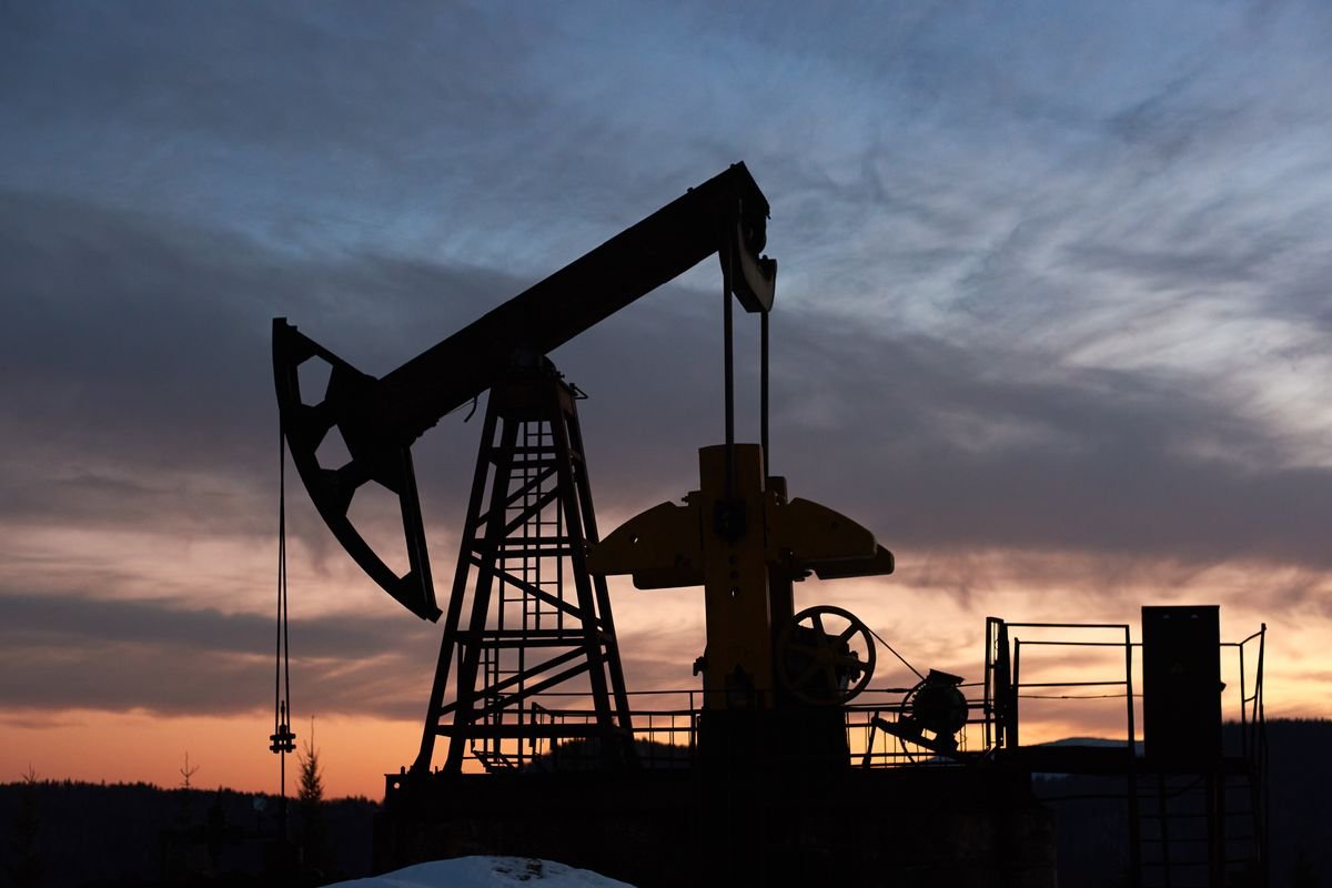 Harga Minyak Brent dan WTI Turun, Pasar Tunggu Laporan Persediaan AS