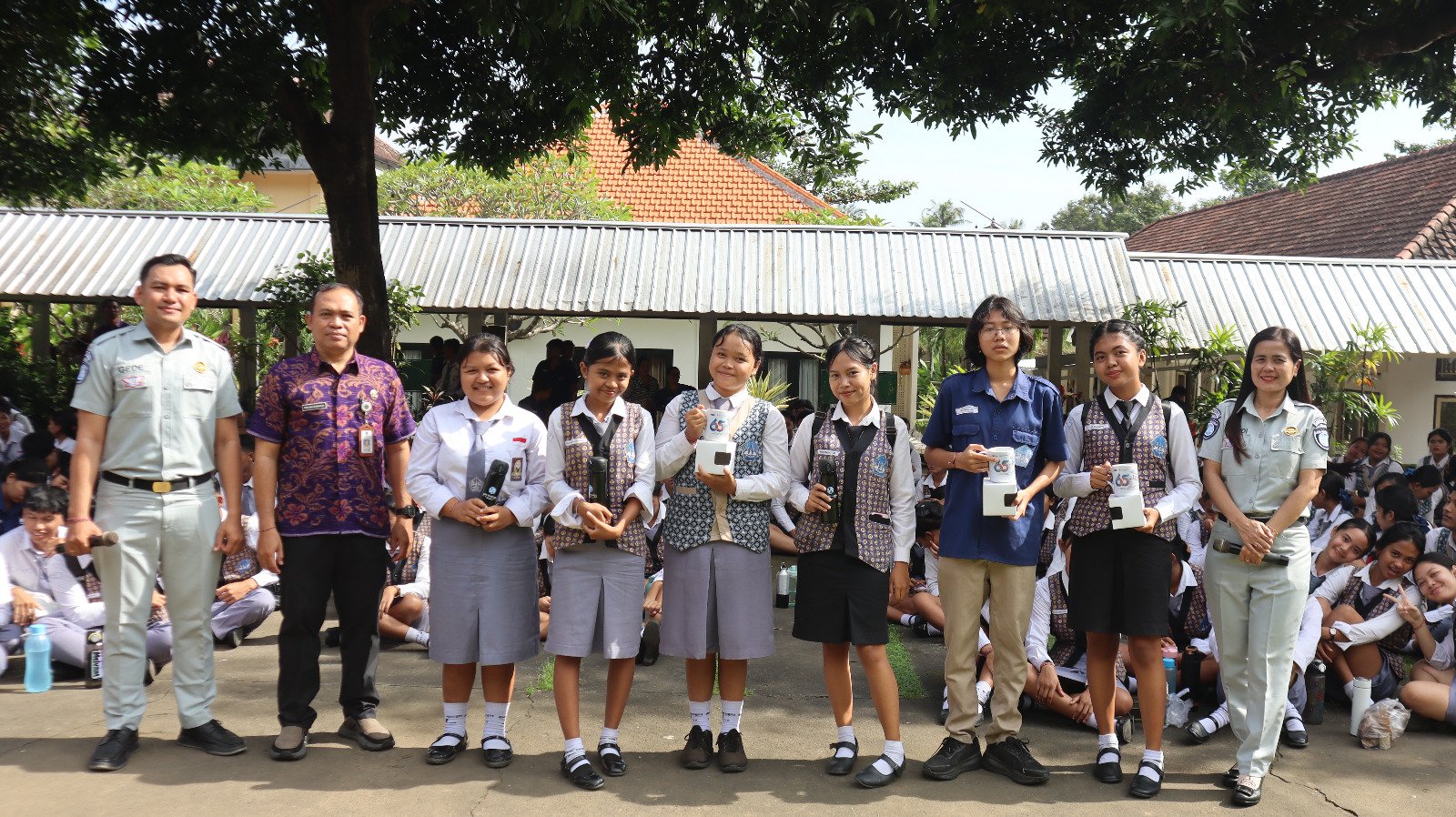 Jasa Raharja Cabang Singaraja Gelar Sosialisasi Kamsel Lantas, PPKL, dan Kesamsatan di SMK Negeri 1 Tejakula