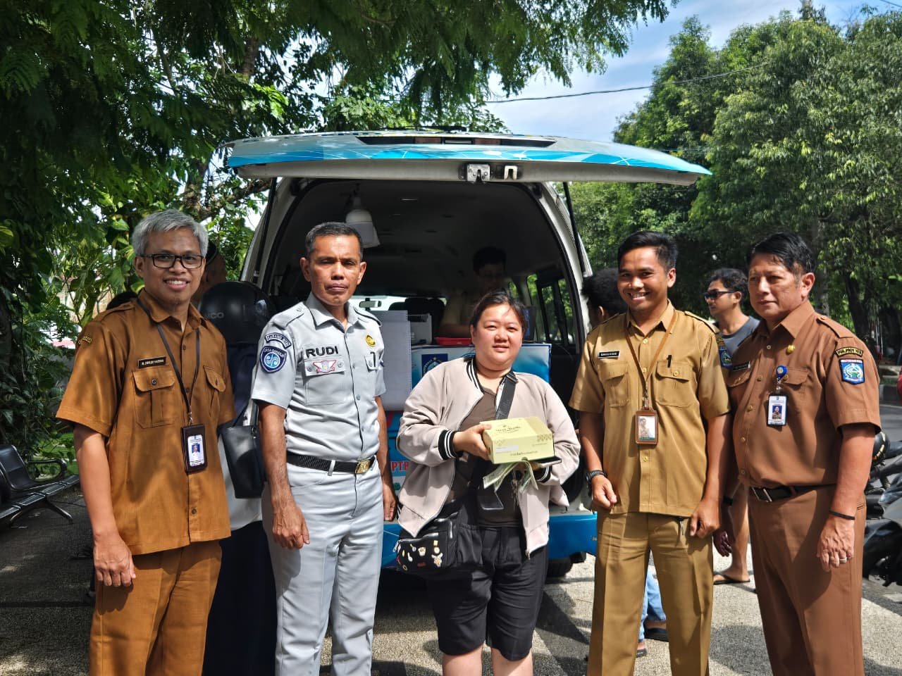 Apresiasi Wajib Pajak, Jasa Raharja NTB dan Bappenda NTB Gelar Aksi Bagi Takjil dan Sembako