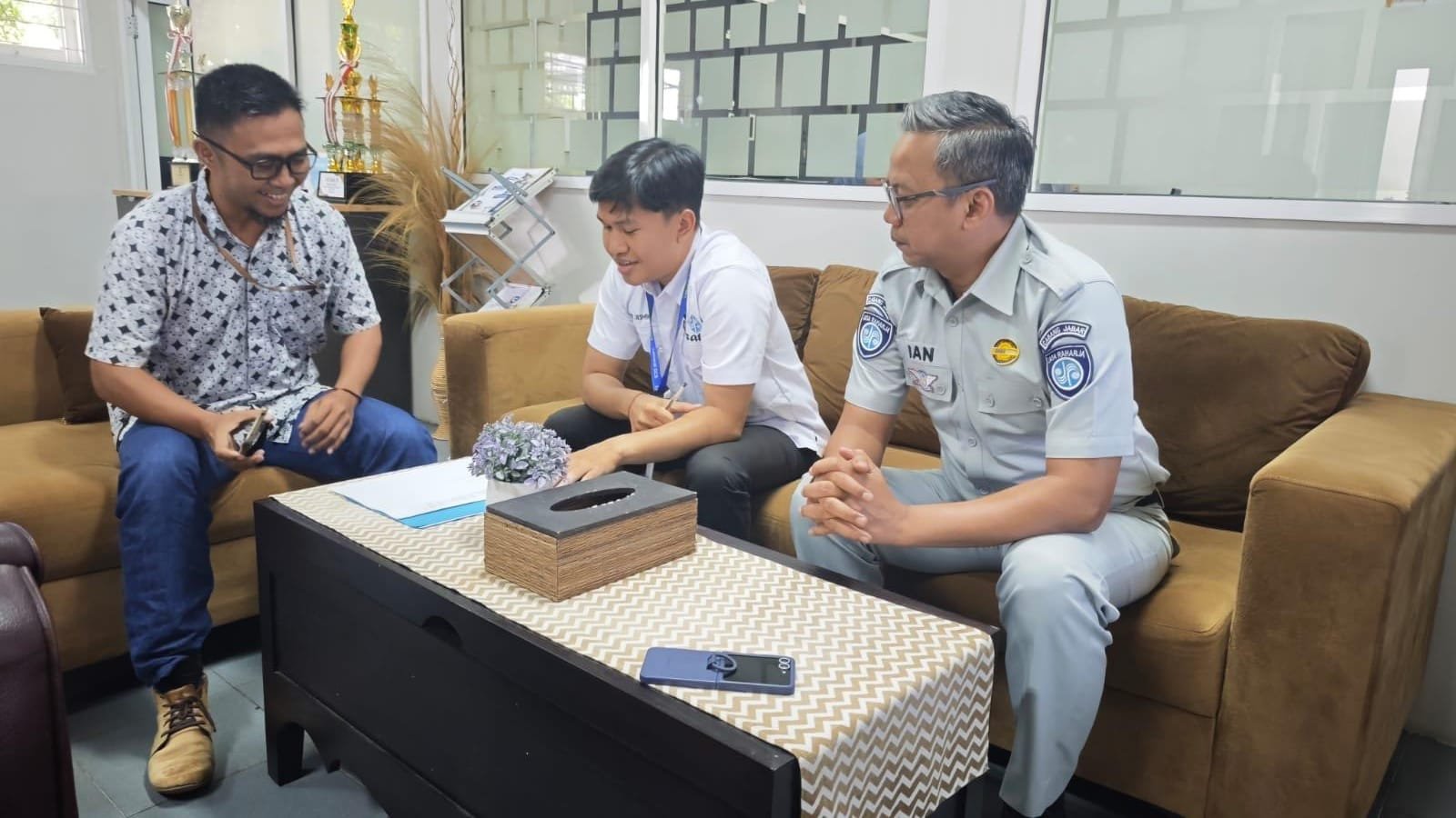 Pendekatan Humanis, Tim Pembina Samsat Cinere Laksanakan Operasi Khusus Tingkatkan Kepatuhan Pajak Kendaraan