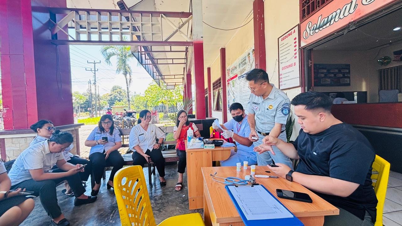 Jasa Raharja Sulawesi Utara Gelar Pengobatan Gratis di Samsat Amurang