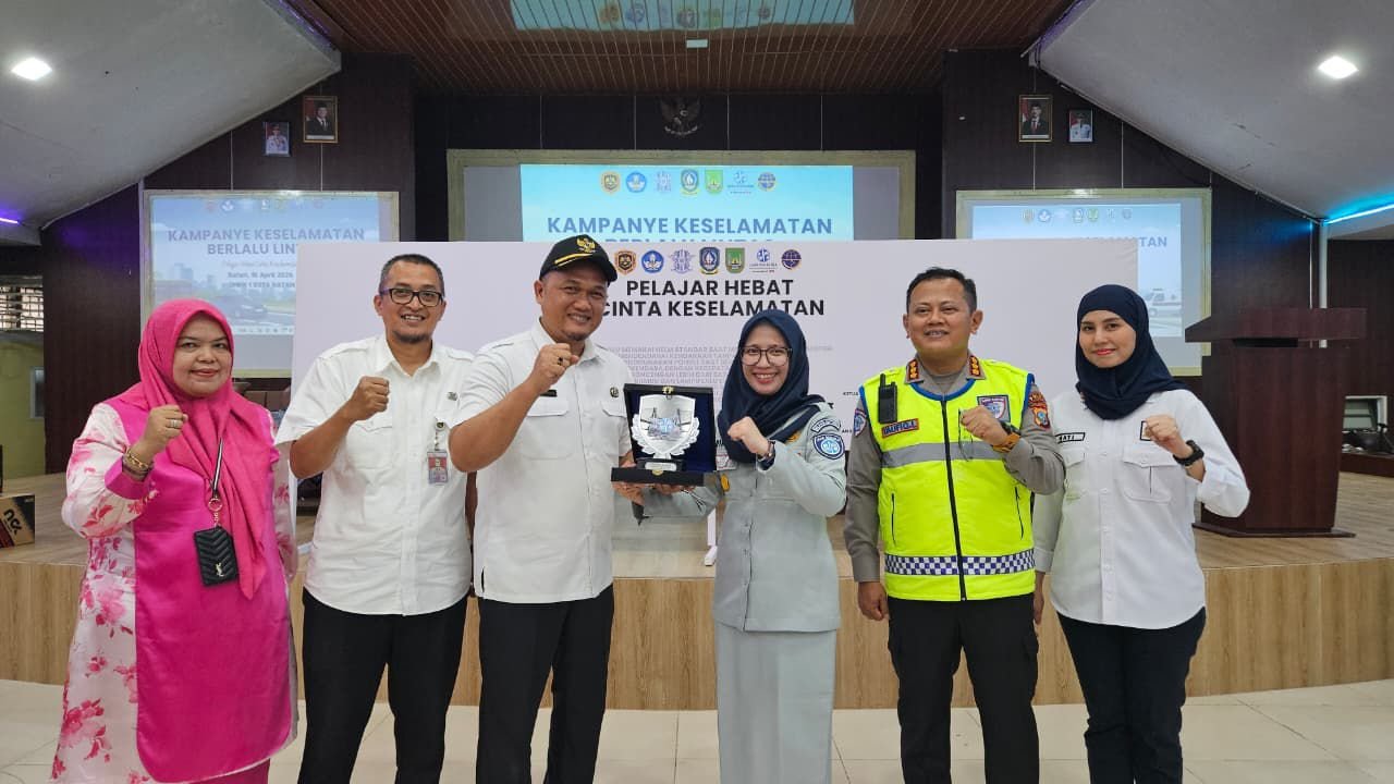Jasa Raharja Kepri dan Mitra FKLL Provinsi Kepri Gelar Program Safety Campaign On The School di SMKN 1 Batam