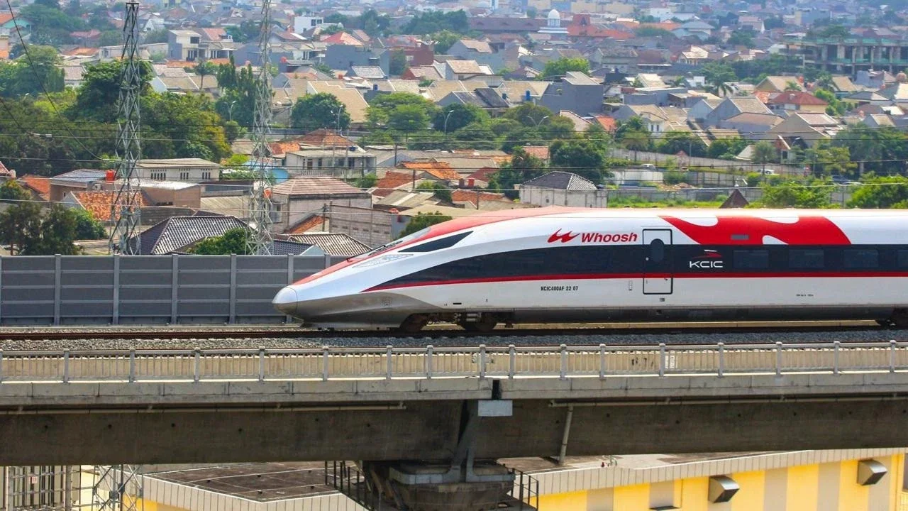 Viral! KCIC Pastikan Operasional Whoosh Tetap Aman di Tengah Cuaca Ekstrem