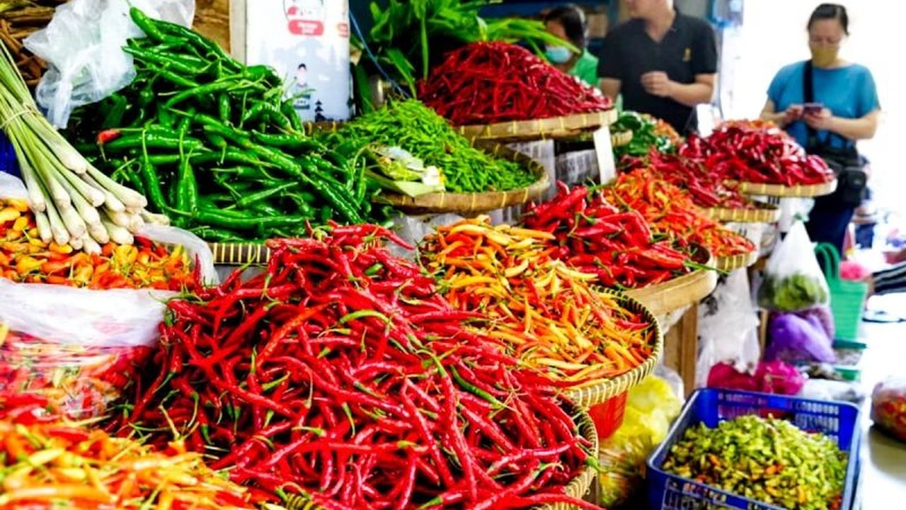 Harga Pangan Terbaru: Cabai Rawit Tembus Rp75.900/Kg, Telur Ayam Rp32.400/Kg