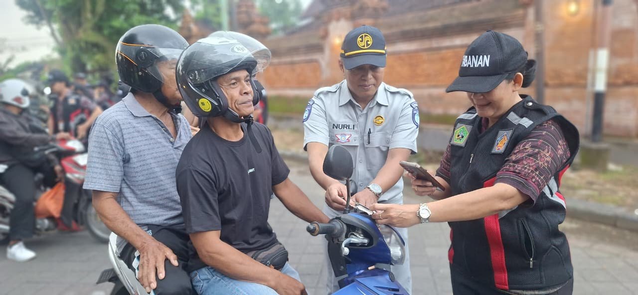PT Jasa Raharja Kantor Wilayah Bali Bersama Tim Pembina Samsat Tabanan Gelar Operasi Gabungan di Tabanan