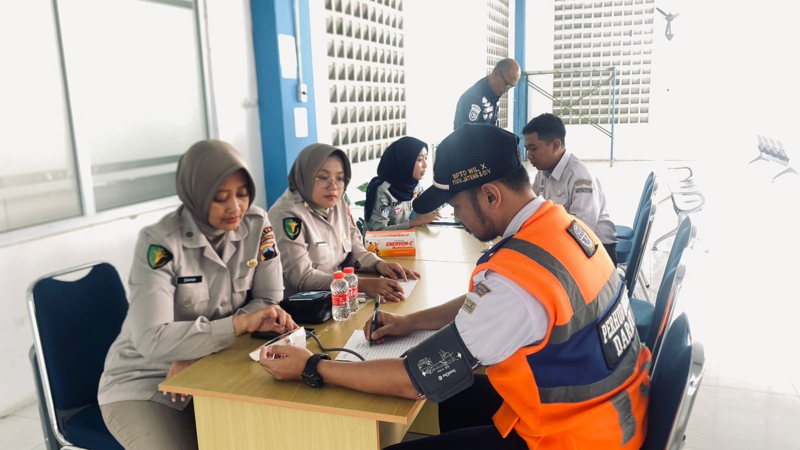 Jasa Raharja Bersama Biddokkes Polda Jateng Gelar Pemeriksaan Kesehatan Gratis Melalui Program MUKL di Terminal Demak
