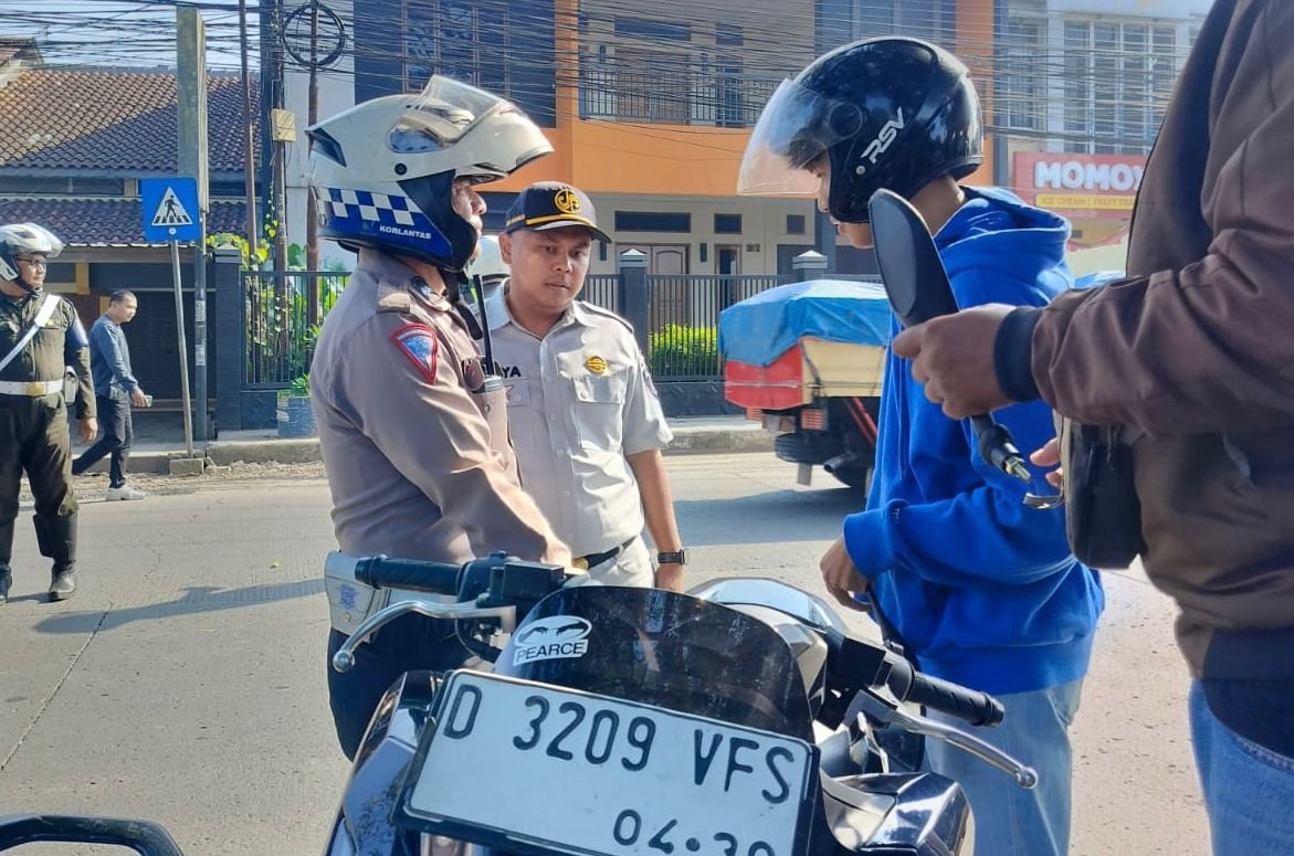 Jasa Raharja Kanwil Jawa Barat Dukung Penuh Operasi Pemeriksaan Kendaraan Bermotor Gabungan di Kecamatan Dayeuhkolot Kabupaten Bandung