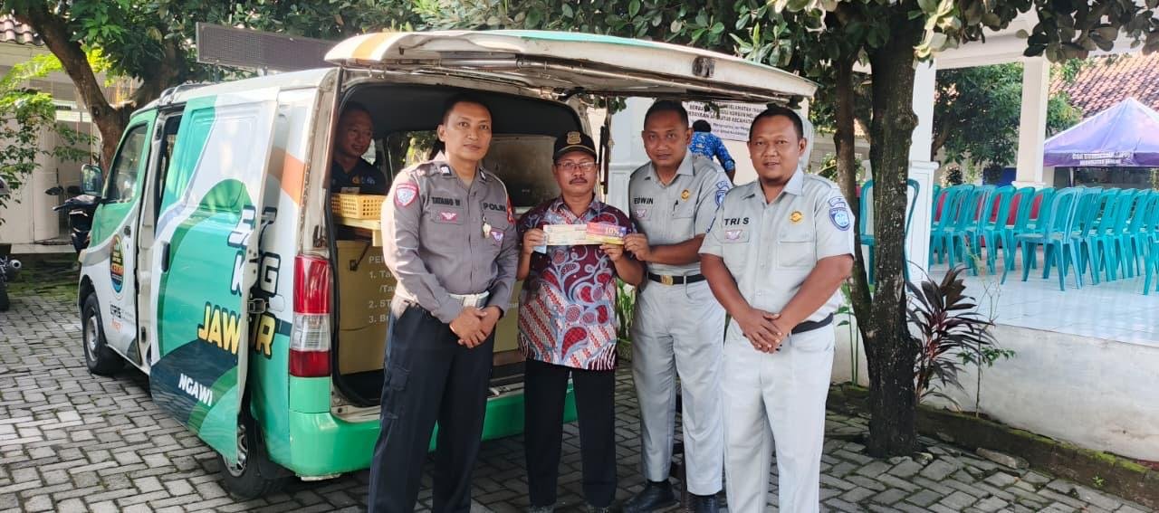 Dekatkan Layanan, Samsat Keliling Hadir di Halaman Kantor Kecamatan Geneng