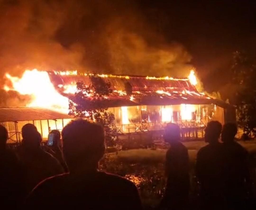 Diduga Lilin Altar Picu Kebakaran Gereja Katolik di Mimika