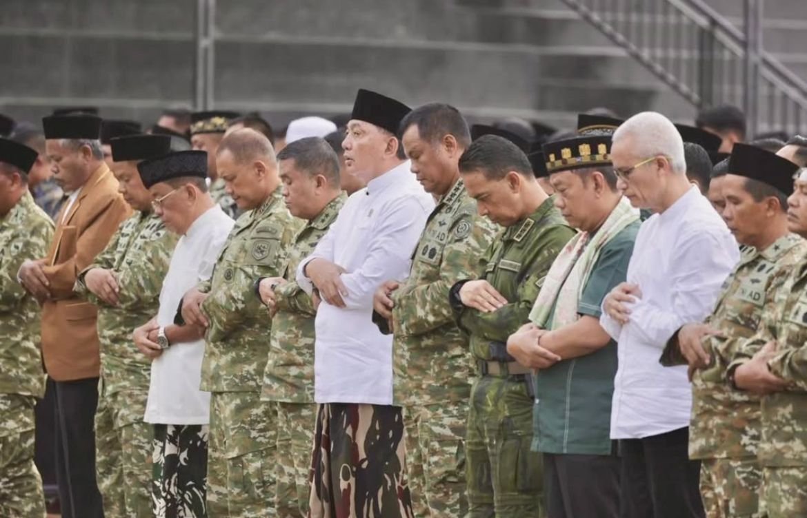 Momentum Idul Adha, Menhan dan Wakil Panglima Pererat Kebersamaan di Papua Barat