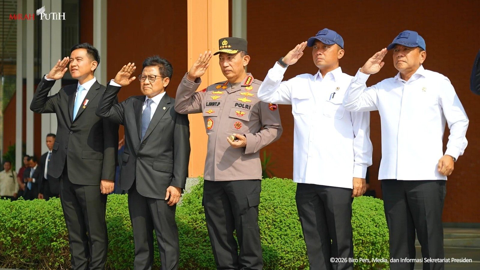 Wapres Gibran Lepas Keberangkatan Prabowo ke KTT ASEAN di Filipina