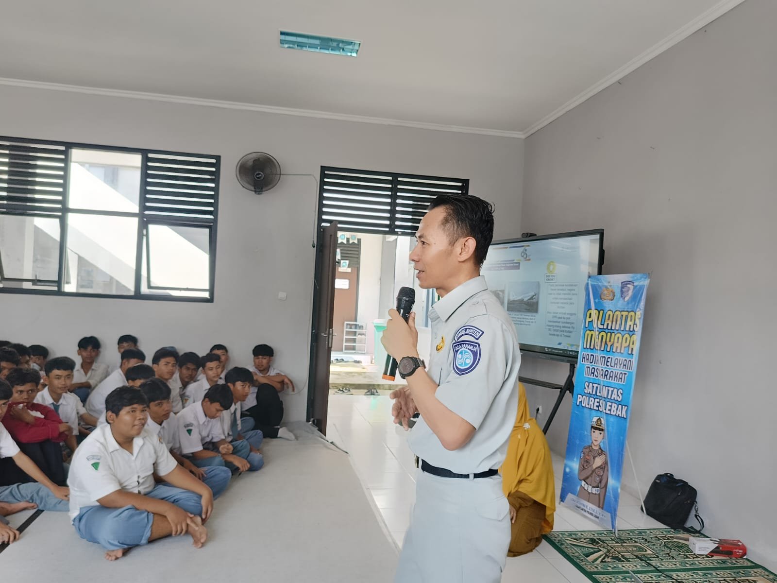 Jasa Raharja Kanwil Banten Gelar Sosialisasi Kanal Digital Pajak dan Edukasi Keselamatan Lalu Lintas di SMA Negeri 4 Rangkasbitung
