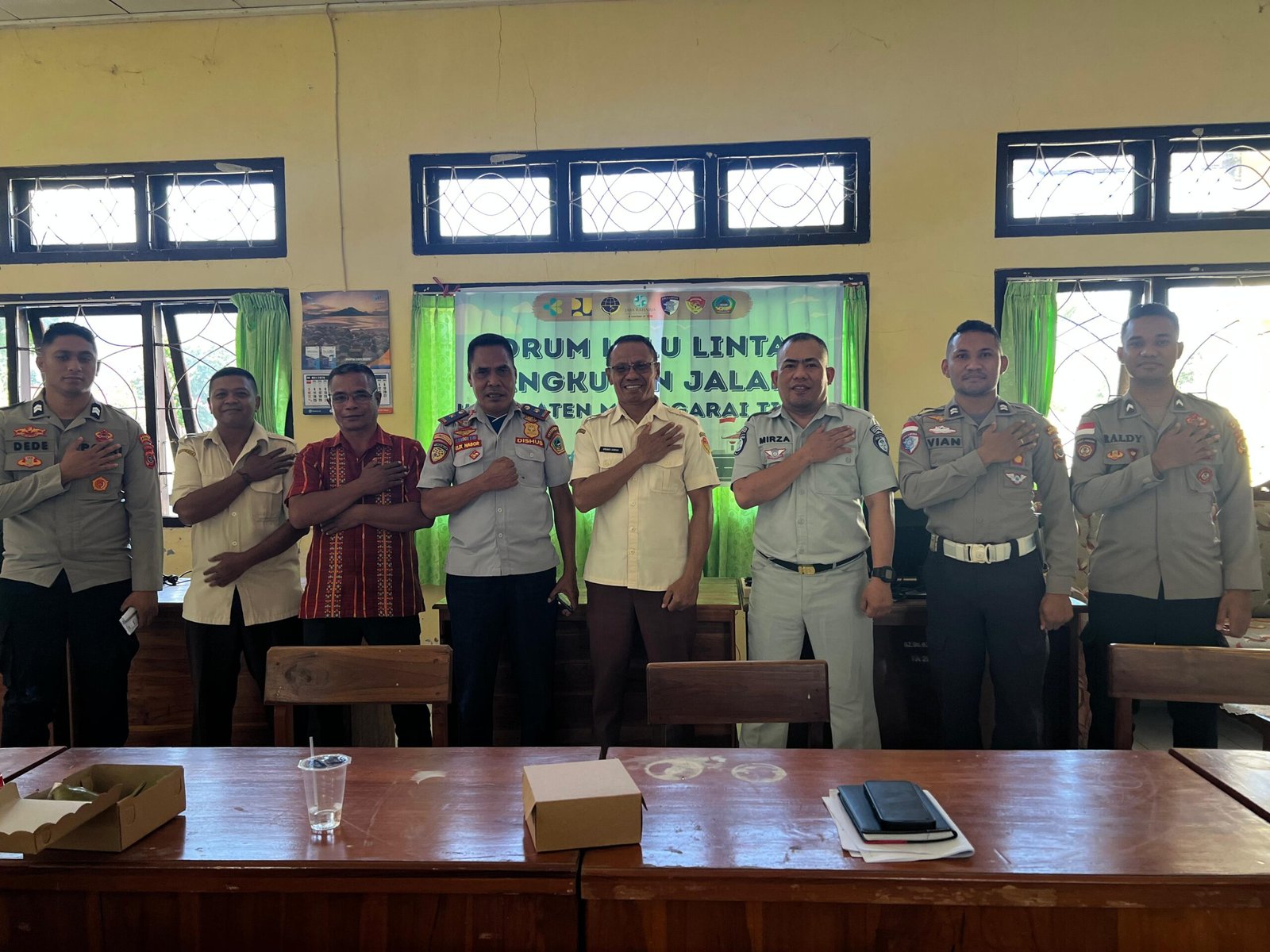 Jasa Raharja dan UPT Penda Manggarai Timur Menggelar Forum Lalu Lintas dan Angkutan Jalan. Bahas Peningkatan Ketertiban Berkendara di Kabupaten Manggarai Timur.