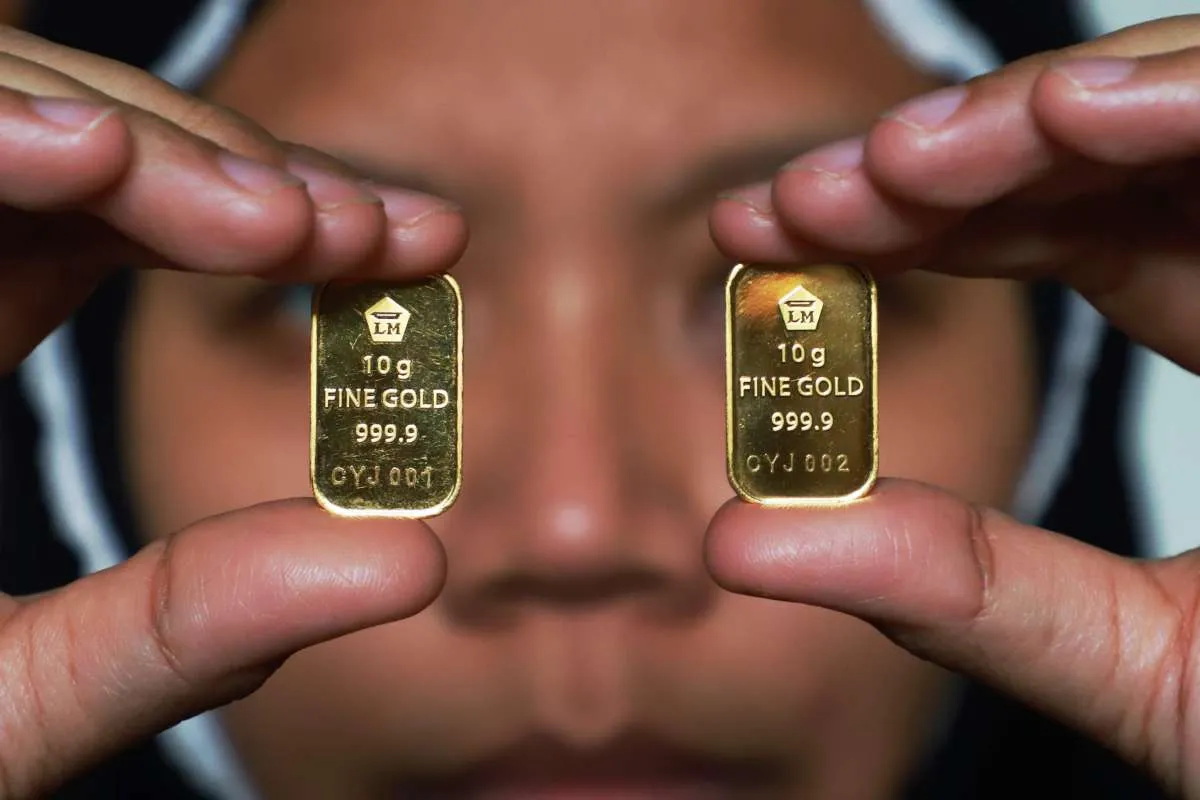 Harga Emas Antam Hari Ini Turun Rp15.000, Kini Rp2,645 Juta per Gram