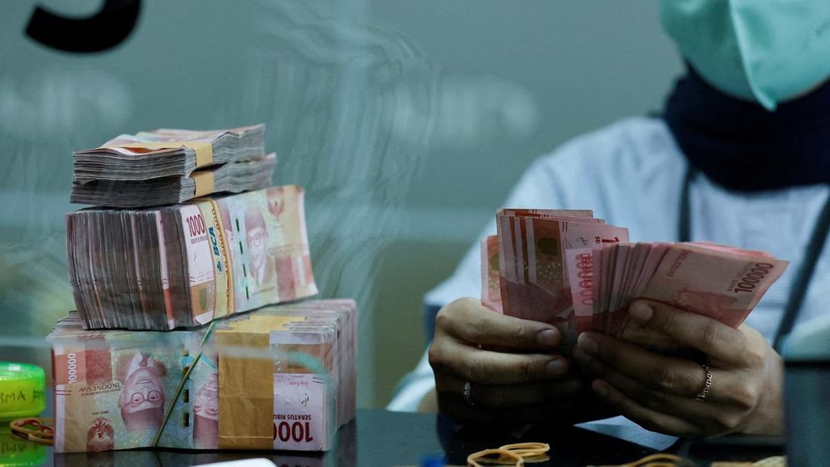 Rupiah Melemah ke Rp17.813 per Dolar AS pada Awal Perdagangan Senin