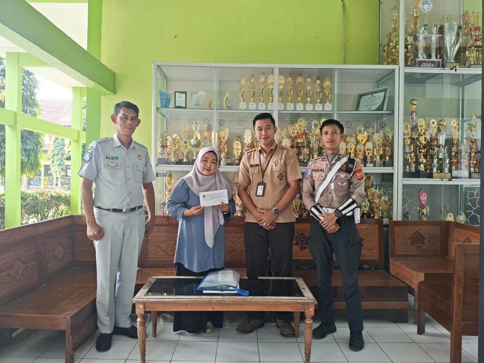 PT Jasa Raharja Cabang Tasikmalaya Dorong Kepatuhan Pajak Kendaraan Bermotor dan SWDKLLJ Melalui Edukasi di Lingkungan Sekolah di Kabupaten Pangandaran