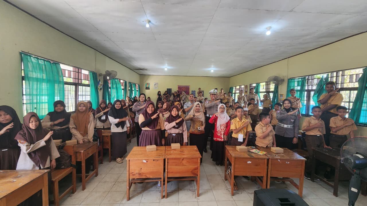 Jasa Raharja Kalteng Bersama Ditlantas Polda Tanamkan Budaya Tertib Berlalu Lintas kepada Pelajar