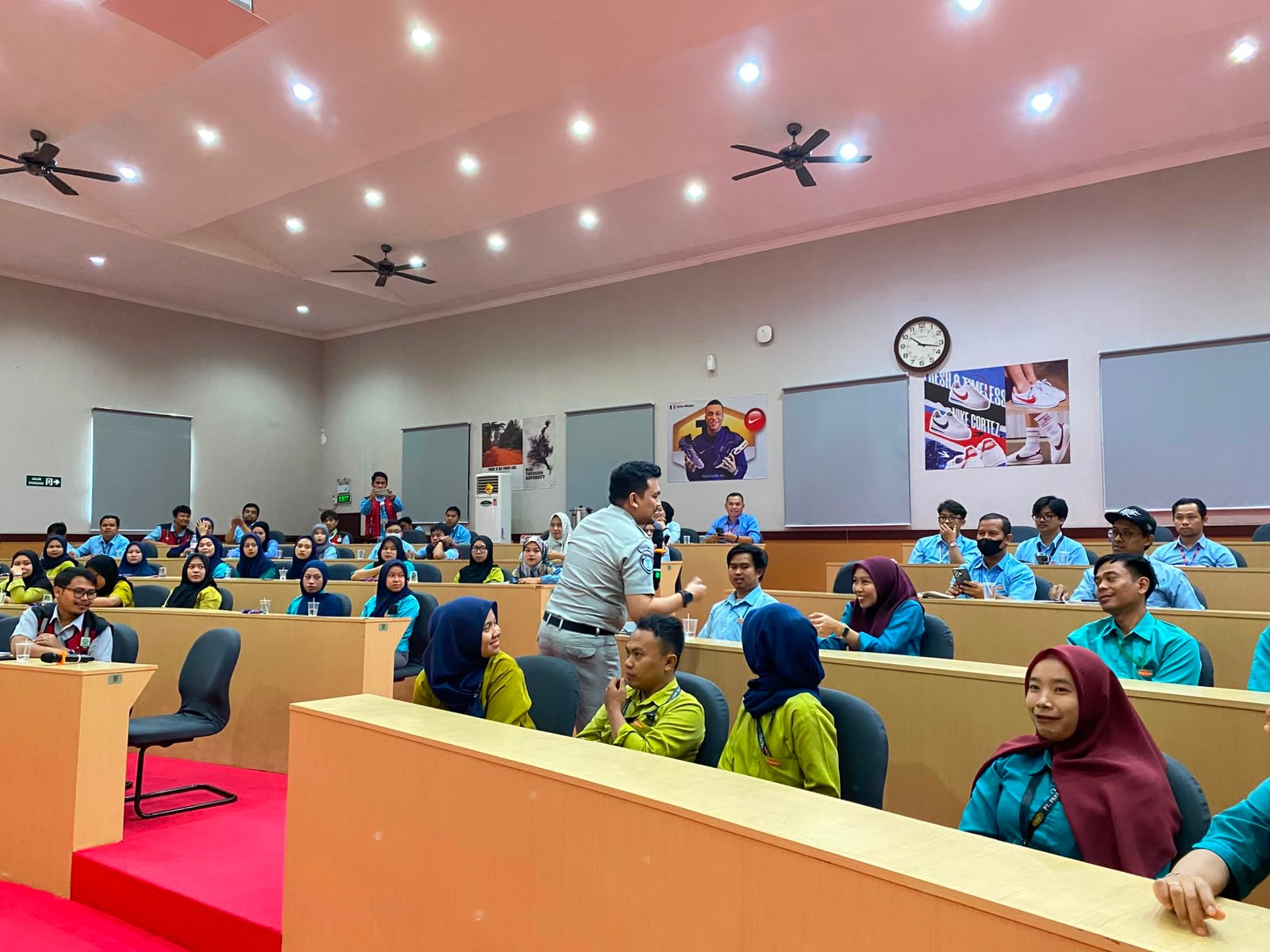 Jasa Raharja Cabang Sukabumi Dan Satlantas Polres Kota Sukabumi Perkuat Budaya Keselamatan Berkendara Melalui Sosialisasi Safety Riding di PT Pratama Sukalarang