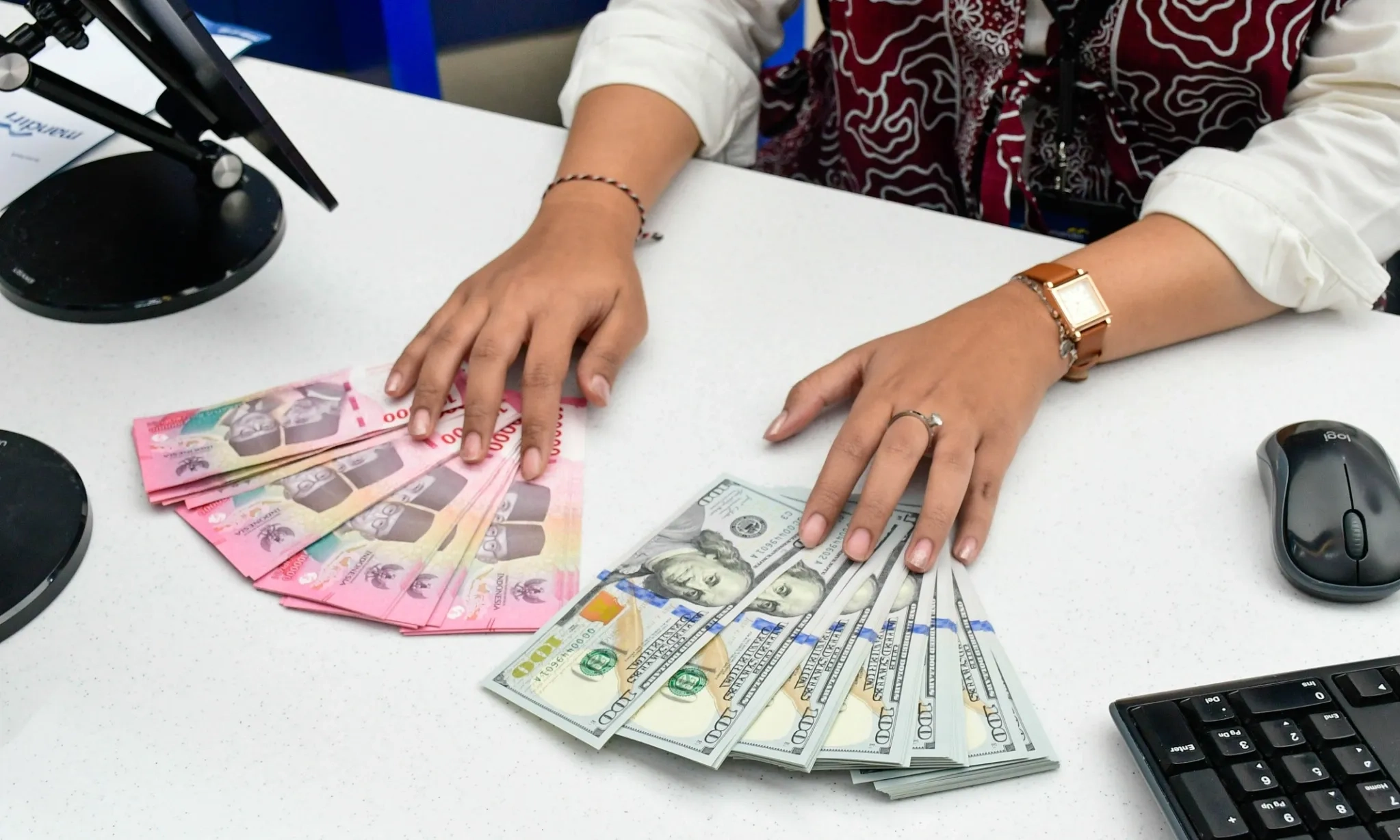 Analis: Rupiah Berpotensi Tertekan Menjelang Keputusan BI-Rate Juli 2026