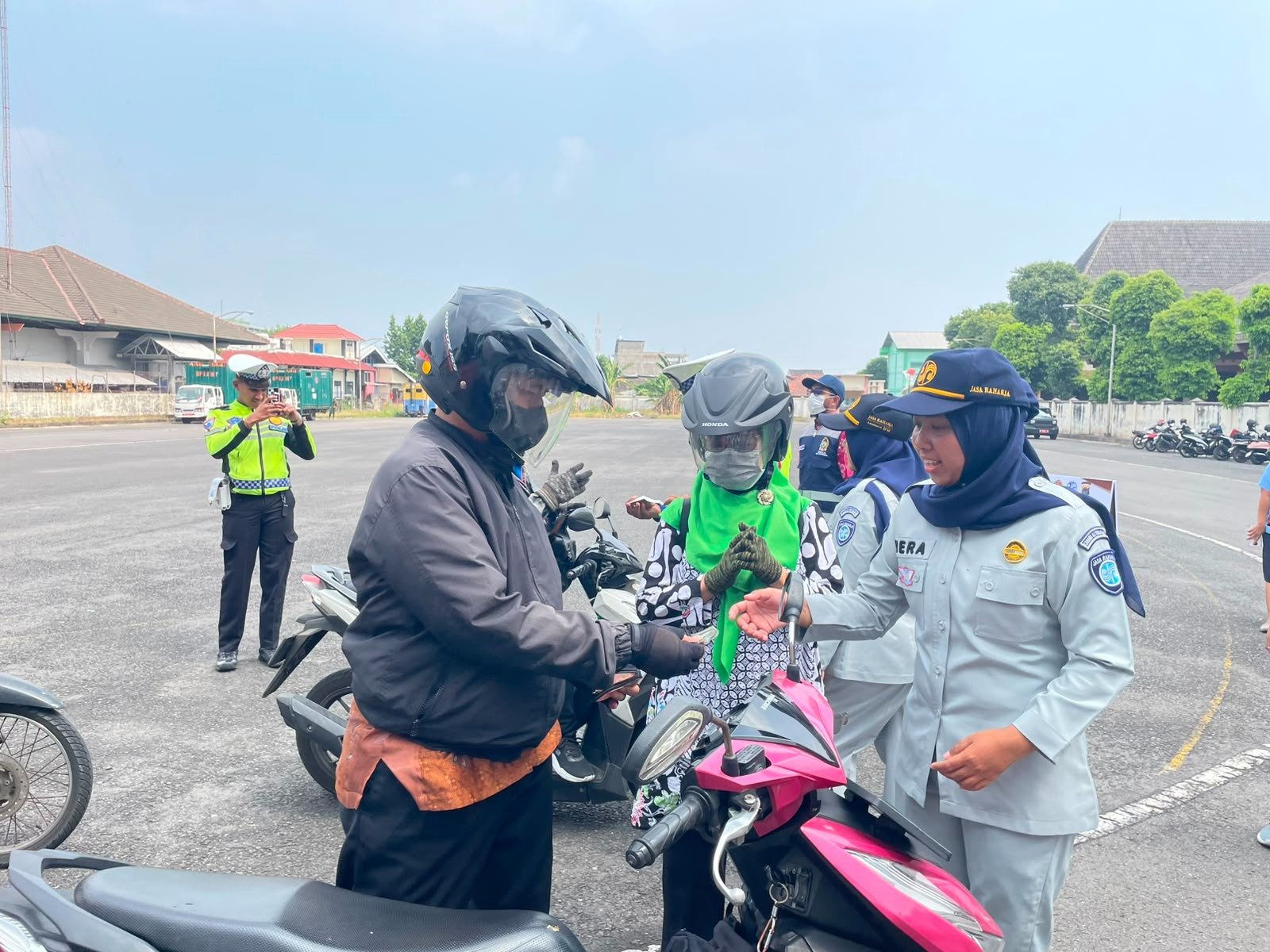 Tertib Administrasi Jadi Sasaran, Tim Pembina Samsat Lakukan Operasi Gabungan Gakum di Gor Amongrogo