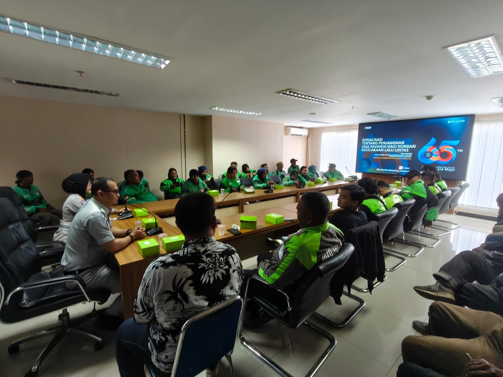 Sinergi Jasa Raharja dan Polres Metro Depok: Safety Riding bagi Mitra Pengemudi Ojek Online dalam Semarak HUT ke-81 RI