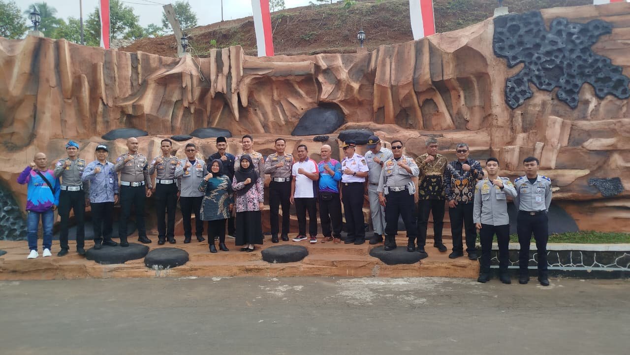 Jasa Raharja Hadiri Forum Penilaian Kampung Tertib Lalu Lintas di Desa Sukamulya Jasa Raharja Hadiri Forum Penilaian Kampung Tertib Lalu Lintas di Desa Sukamulya