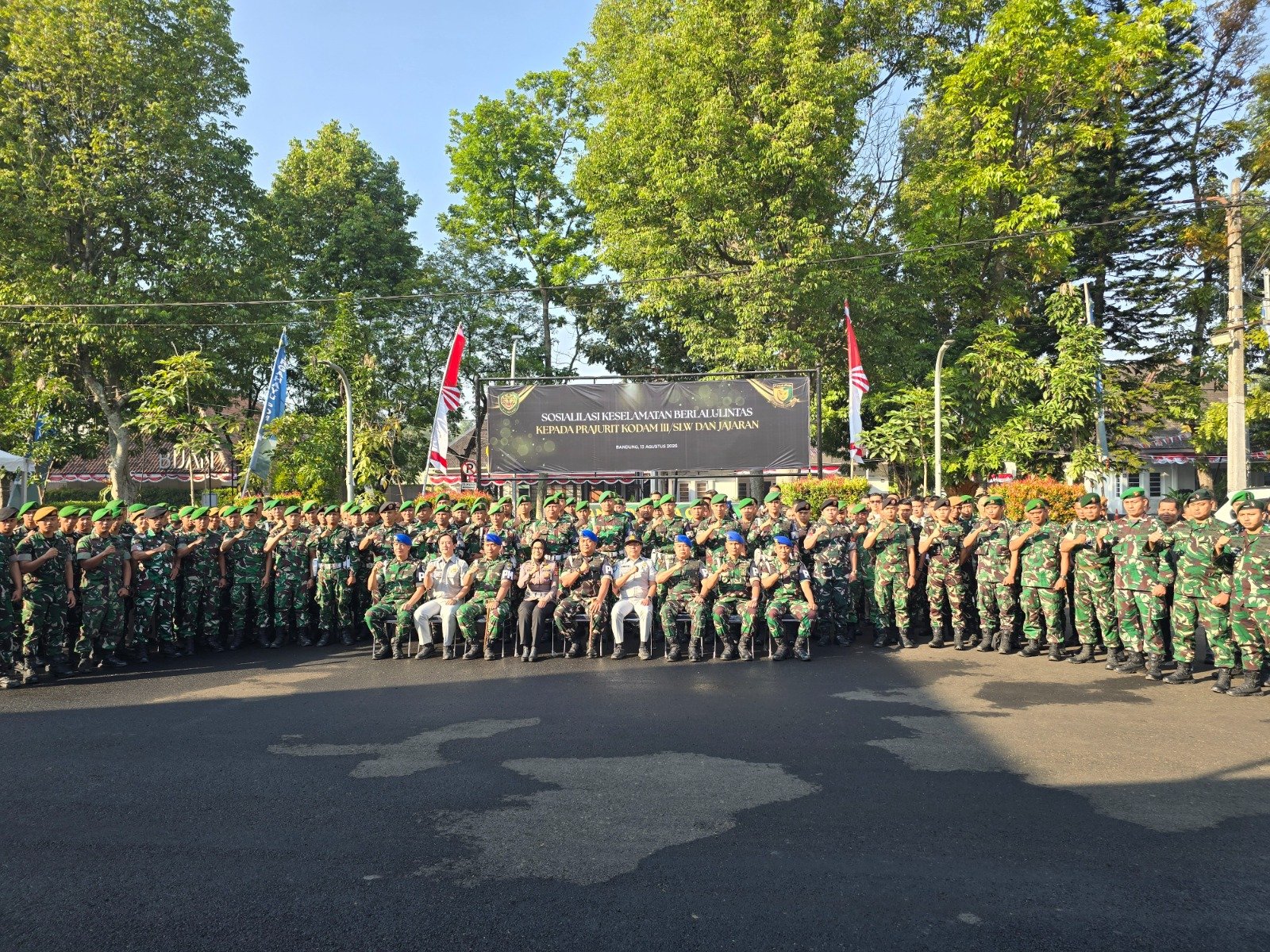 Jasa Raharja dan Polda Jabar Edukasi Keselamatan Berlalu Lintas kepada Prajurit Kodam III/Siliwangi Jasa Raharja dan Polda Jabar Edukasi Keselamatan Berlalu Lintas kepada Prajurit Kodam III/Siliwangi