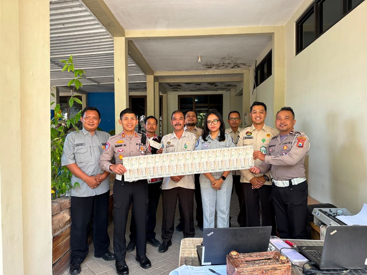 Samsat Portal, Jemput Bola Pelayanan Samsat Hadir di Dinas PUPR Situbondo Samsat Portal, Jemput Bola Pelayanan Samsat Hadir di Dinas PUPR Situbondo