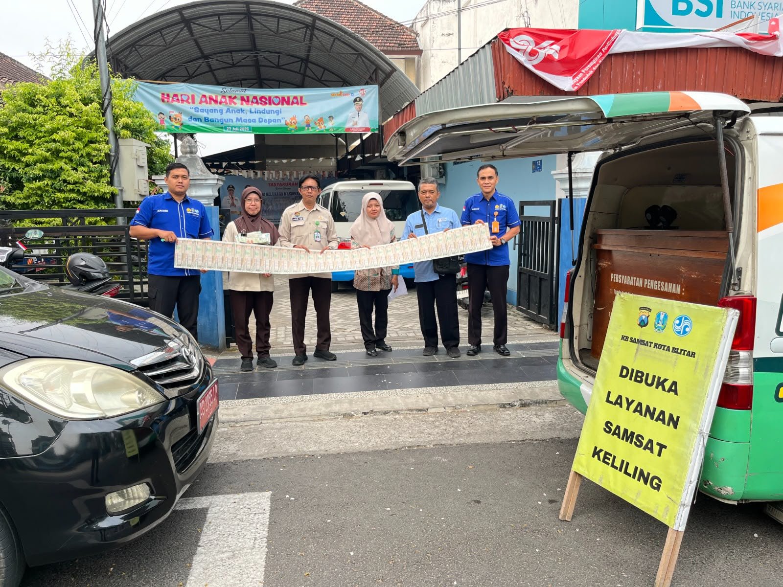 Samsat Blitar Kota Gelar Layanan Samsat Kunjung Instansi di Kantor Dinas DP2KB. Samsat Blitar Kota Gelar Layanan Samsat Kunjung Instansi di Kantor Dinas DP2KB.