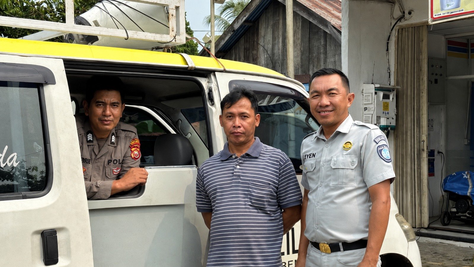 Samsat Keliling Hadir di Sejumlah Titik di Kabupaten Seluma, Permudah Masyarakat Bayar Pajak Kendaraan Samsat Keliling Hadir di Sejumlah Titik di Kabupaten Seluma, Permudah Masyarakat Bayar Pajak Kendaraan