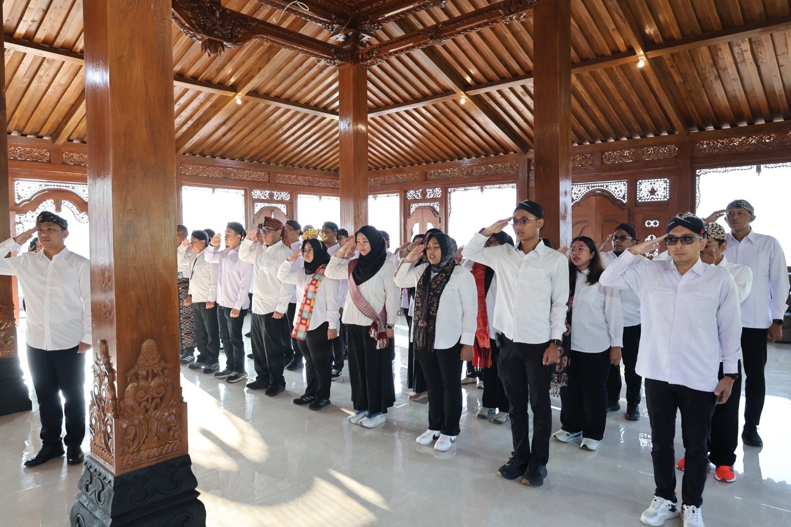 Jasa Raharja Kanwil D.I. Yogyakarta Gelar Upacara Peringatan HUT ke-81 Kemerdekaan RI dengan Khidmat, Teguhkan Komitmen Melayani Masyarakat Jasa Raharja Kanwil D.I. Yogyakarta Gelar Upacara Peringatan HUT ke-81 Kemerdekaan RI dengan Khidmat, Teguhkan Komitmen Melayani Masyarakat