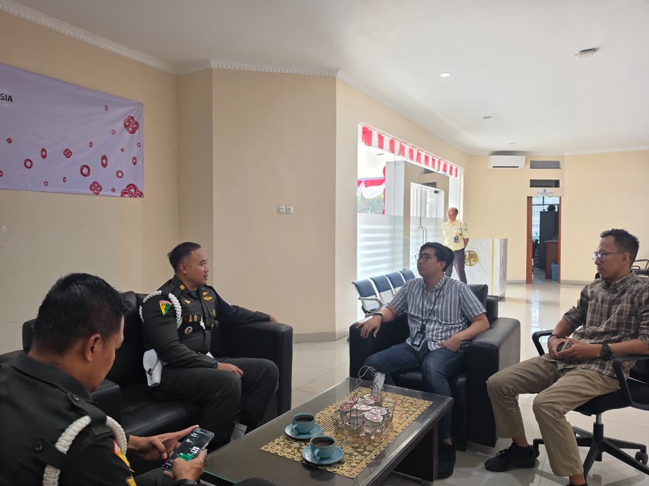 Jasa Raharja dan Subdenpom Karawang Perkuat Sinergi Penanganan Laka Lantas yang Melibatkan Anggota TNI